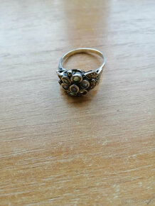 Prsten stříbrný s kameny tvar květina, vnitřní průměr prsten - 2