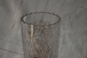Broušená skleněná váza - 2