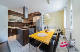 Prodej rodinného domu, dvougenerační 185 m2, pozemek 218 m2 - 2