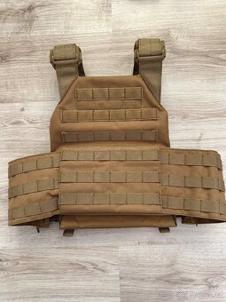 Prodám airsoft. taktickou, bojovou vestu Coyote - 2