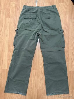 cargo kalhoty bershka - 2