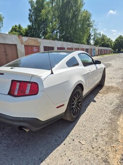 ford mustang GT 5.0 - 2