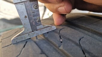 PRODÁM 2 LETNÍ PNEU PIRELLI 275/35/19, CENA JE ZA 2 KUSY PNE - 2