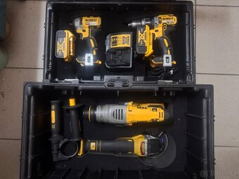 Aku kombo sada deWALT dck422.....2x 5,0Ah - 2