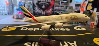 Kovový model Airbus A380 Emirates M1:200 - 2