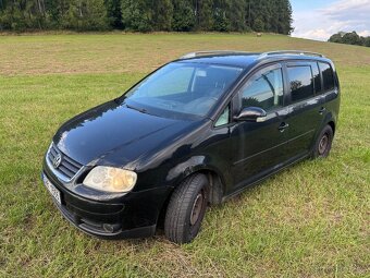 VW Touran 2,0 TDi 100 KW r.v. 2004 7 míst . - 2