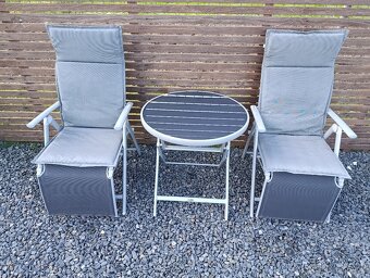 Kulatý stůl + křesla - 2