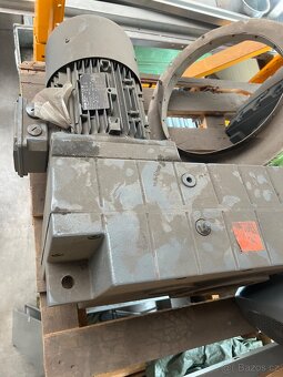 Motory s převodovkou Lenze - nepoužité - 2