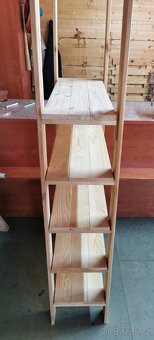 Dřevěný regál - 2