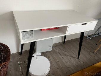 Pracovní stůl - 2