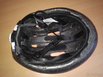 Dětská helma s kytkami  vel. 52-57 nová - 2