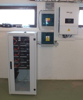 Střídač Solax 3f asymetrický hybridní - 2