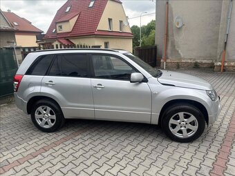 Suzuki Grand Vitara 2.0 103kW 2006 142422km 4x4 bez koroze - 2