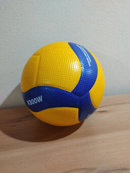 Volejbalový míč Mikasa V300W, nový - 2