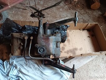 Prodám víko hydrauliky na Zetor - 2