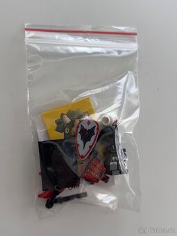 LEGO minifigurku VAMPIRE KNIGHT (COL25-3) ze série 25 - 2