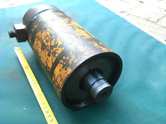 I020 - Hydraulický píst k lisu - 2