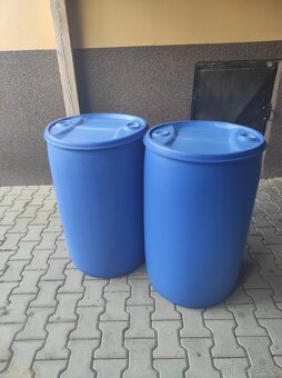 Plastové sudy 200l - 2