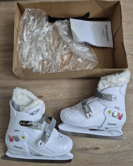 NOVÉ LEDNÍ DÍVČÍ BRUSLE WORKER ROSTOUCÍ VEL 33-36 - 2