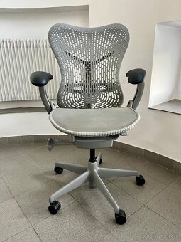 kancelářská židle Herman Miller Mirra - 2