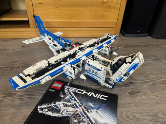 Lego technic 42025 nákladní letadlo na baterie - 2