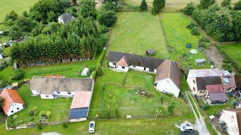 Rodinný dům + 2000 m² stavebního pozemku v Drahách u Myslíva - 2