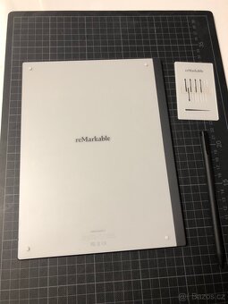 Remarkable 2 - orig. obal a pero - 2