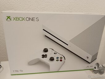 Xbox one S jako nový v krabici - 2