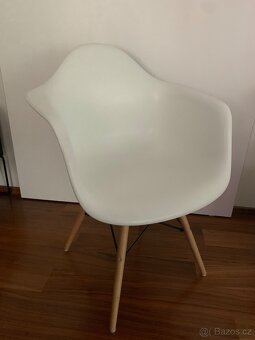Bílá židle - 2