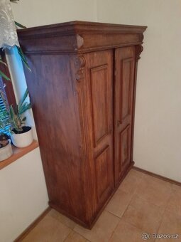 Skříň starozitna - 2