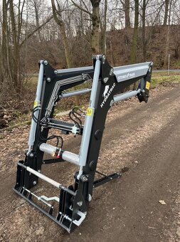 Čelní nakladač na traktor HYDRATRAC 1600 - 2