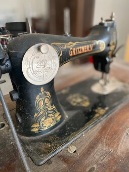 Dva za jednoho - staré šicí stroje - 2