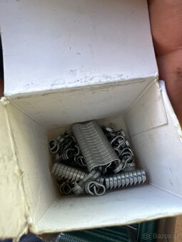 Kleště na sponkovávni pletiva plotu - 2