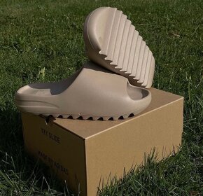 adidas Yeezy Slide Bone - 2