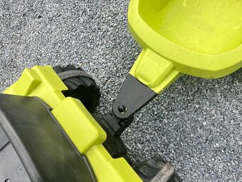 Šlapací traktor s vozíkem - 2