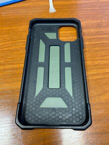 UAG kryt pro iPhone 11 - 2