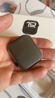 Apple Watch Series 10 (46mm) – Černé a Bílé - TOP STAV - 2