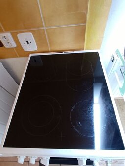 Sklokeramický sporák Electrolux LKR564200W - 2
