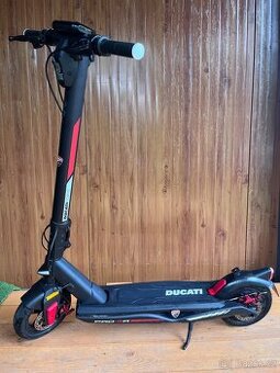 Elektrokoloběžka Ducati Pro 3R - 2