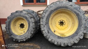 John Deere pneu + ráfky + řetězy - 2