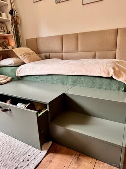 Dřevěná postel STAGE zelená s úložným prostorem - 2