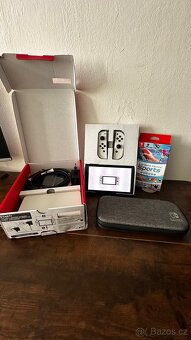 Prodám Nintendo Switch OLED v perfektním stavu. - 2
