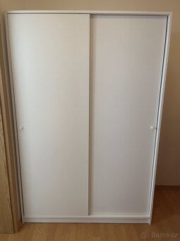 Šatní skříň KLEPPSTAD s posuvnými dveřmi, bílá - 2