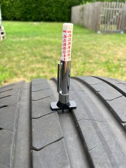 PIRELLI P ZERO VOL 255/40/21 102V letní - 2