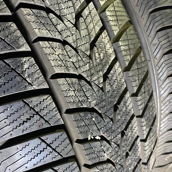 Zimní pneu 215/55 R18 99V Imperial 6,5-7mm - 2