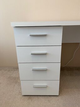 BÍLÝ PSACÍ STŮL - 2