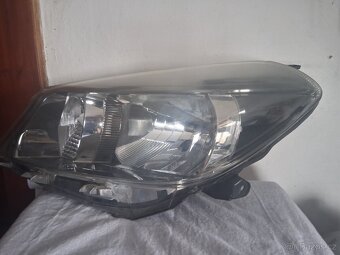 Toyota yaris predni svetlo - 2