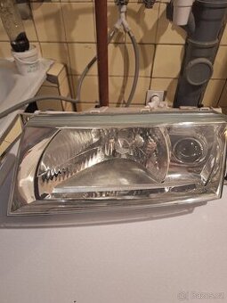 Levé přední světlo oct 1 - 2