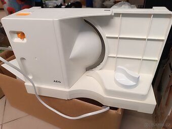 Elektrický kráječ AEG - 2