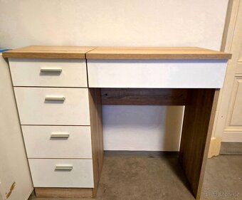 Kosmetický stolek - 2